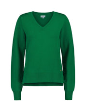 Kelly Jumper, Holly Green