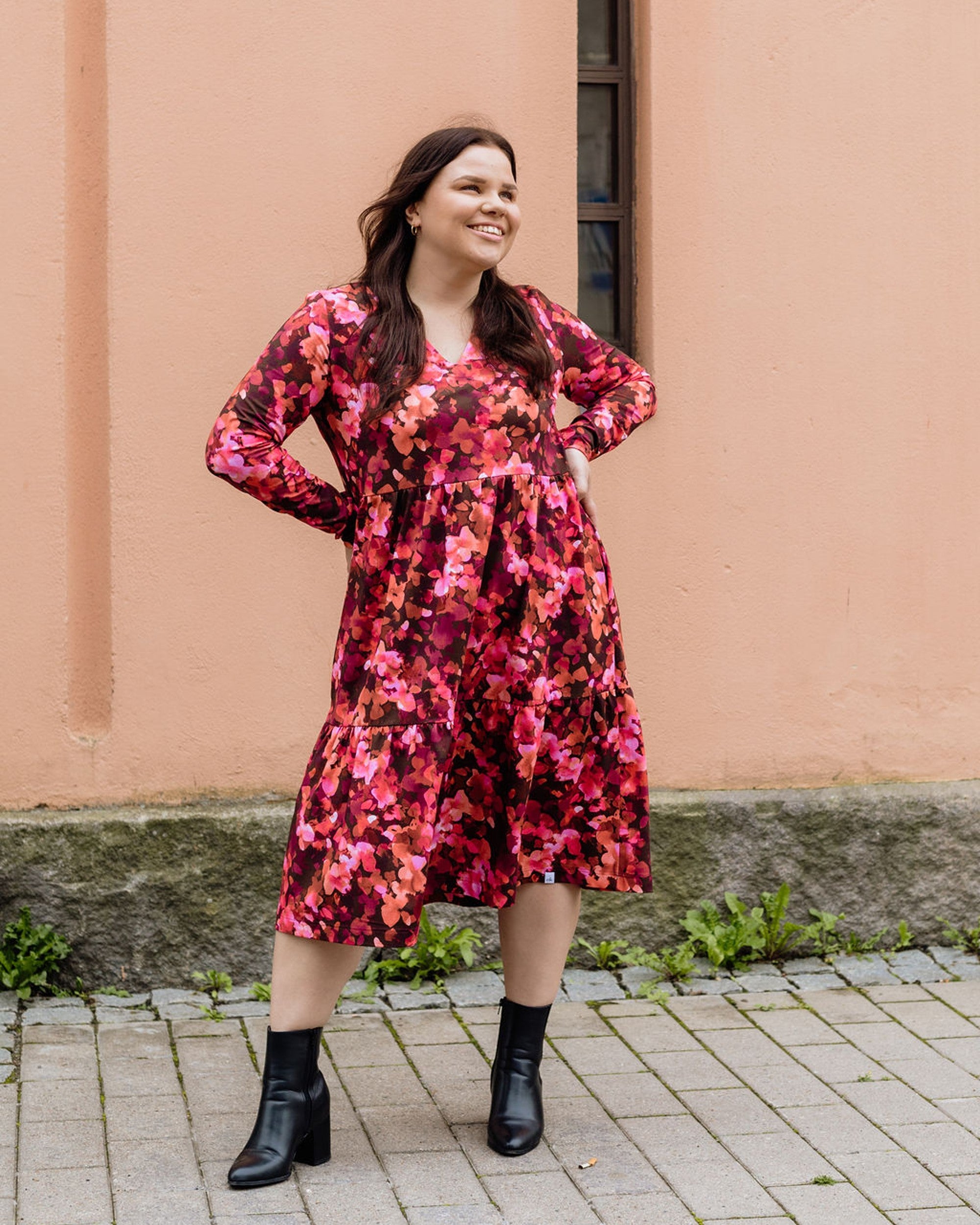 amelie-dress-scarlet-petals-malli.jpg