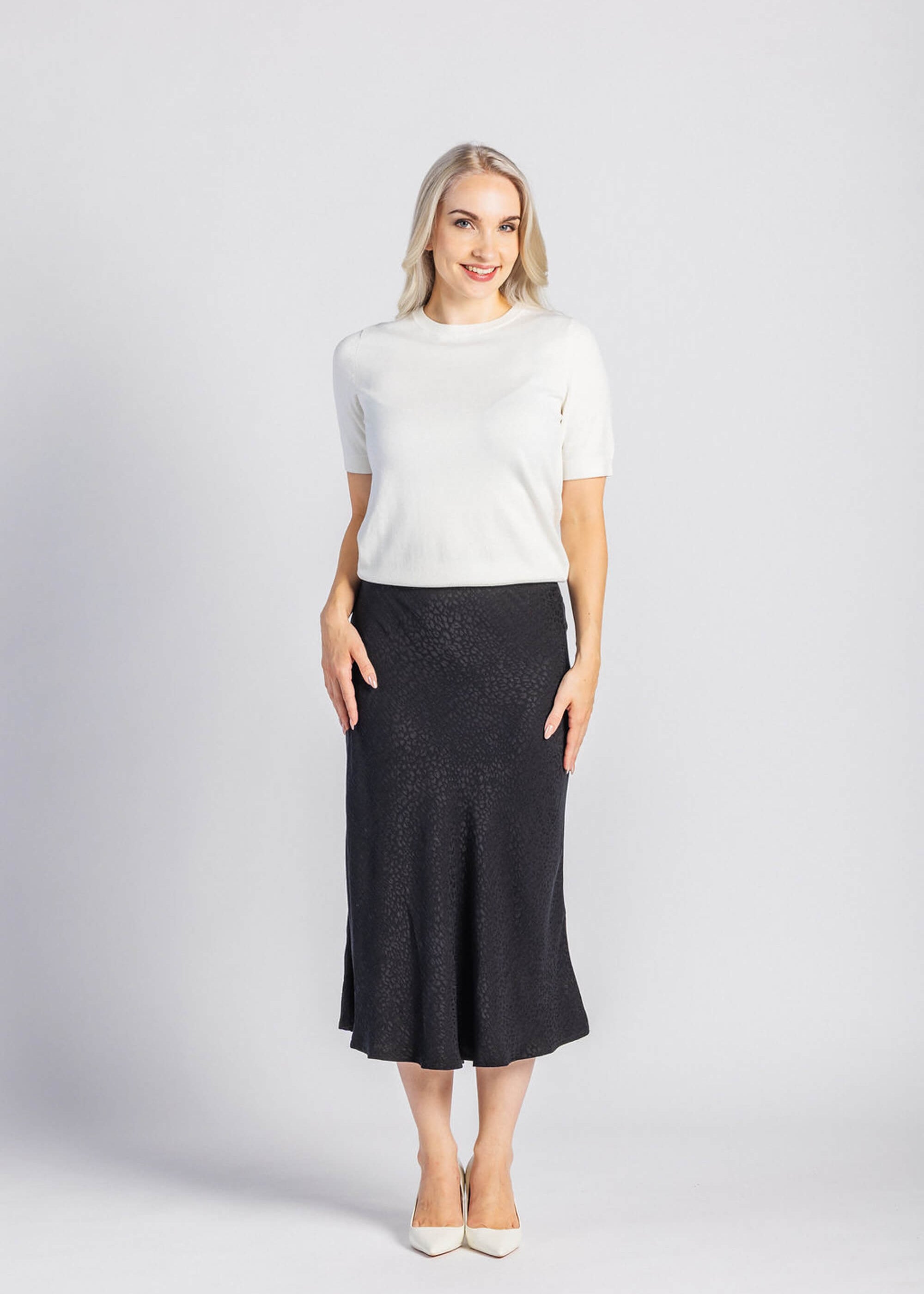 nakoa-classic-skirt-black-leo_2.jpg