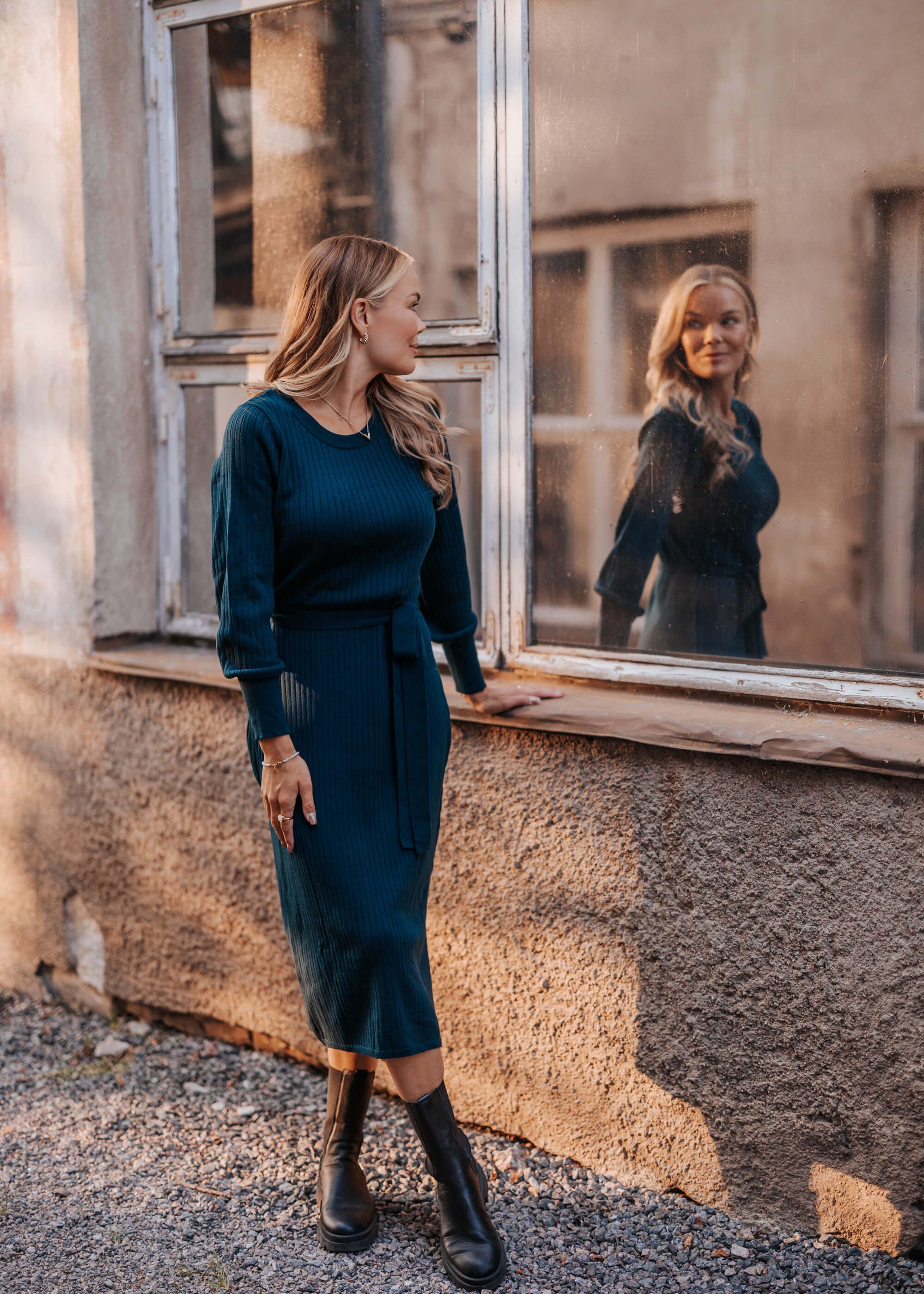 nakoa-leona-dress-merinovillamekko-teal-blue_3.jpg