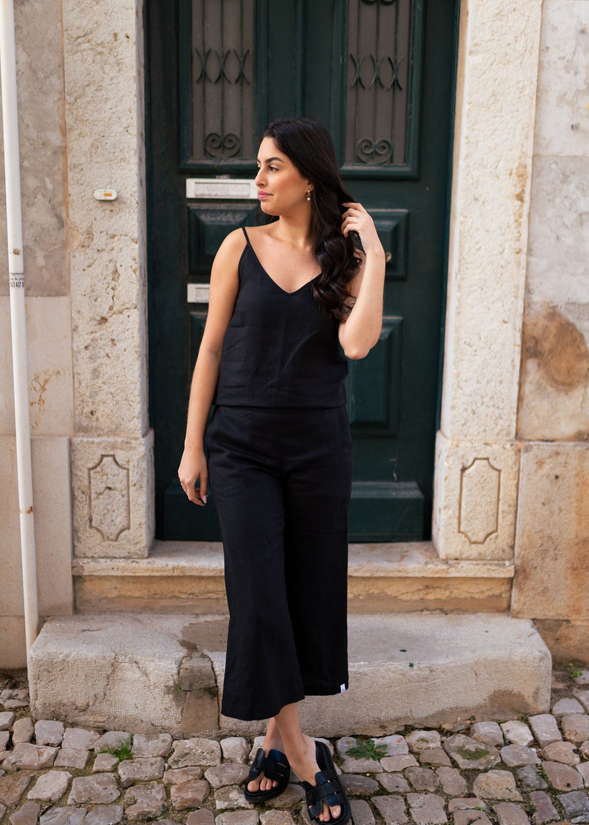 nakoa-vera-top-linen-black-ss24.jpg