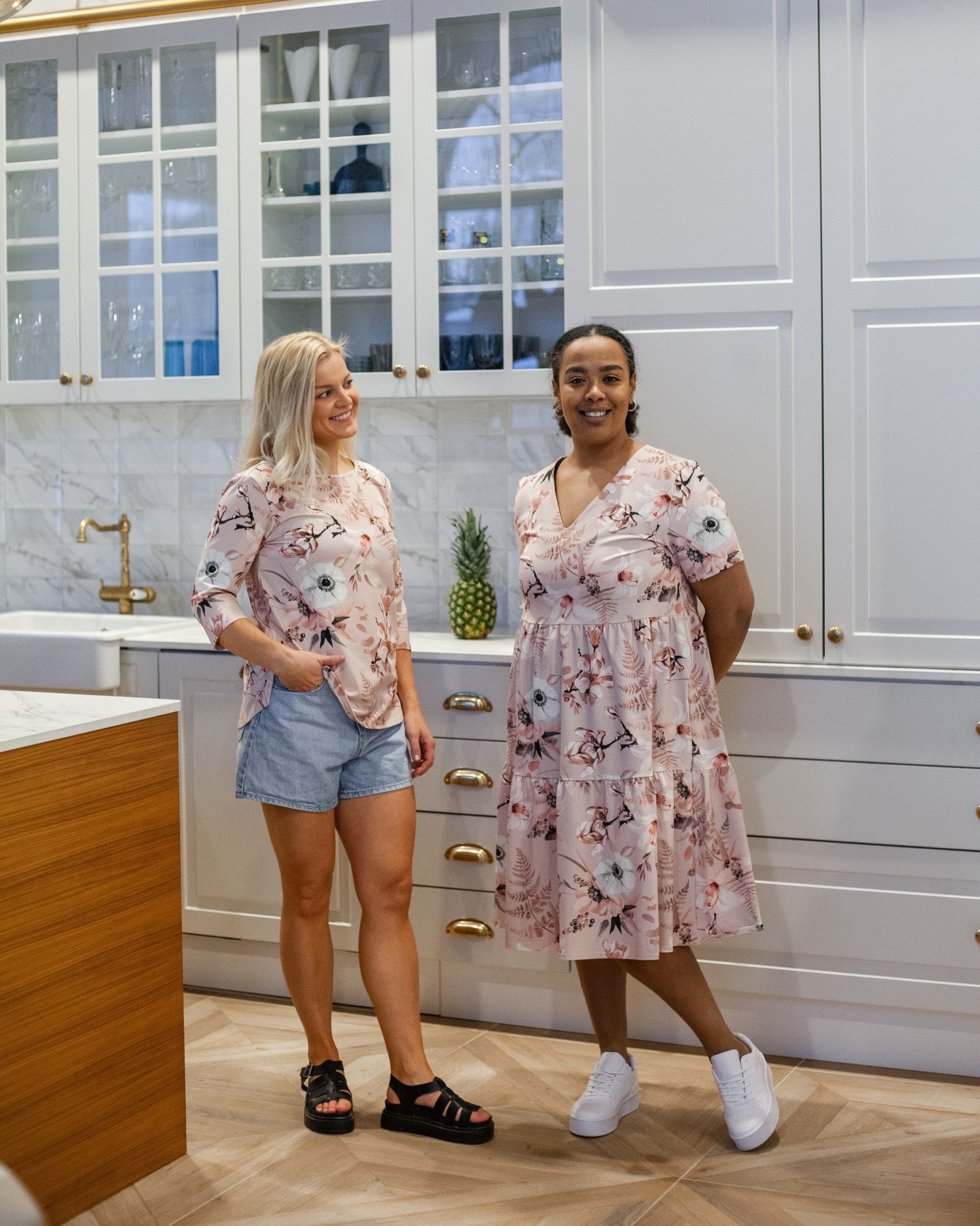 Kerrosmekko, Rose Lily