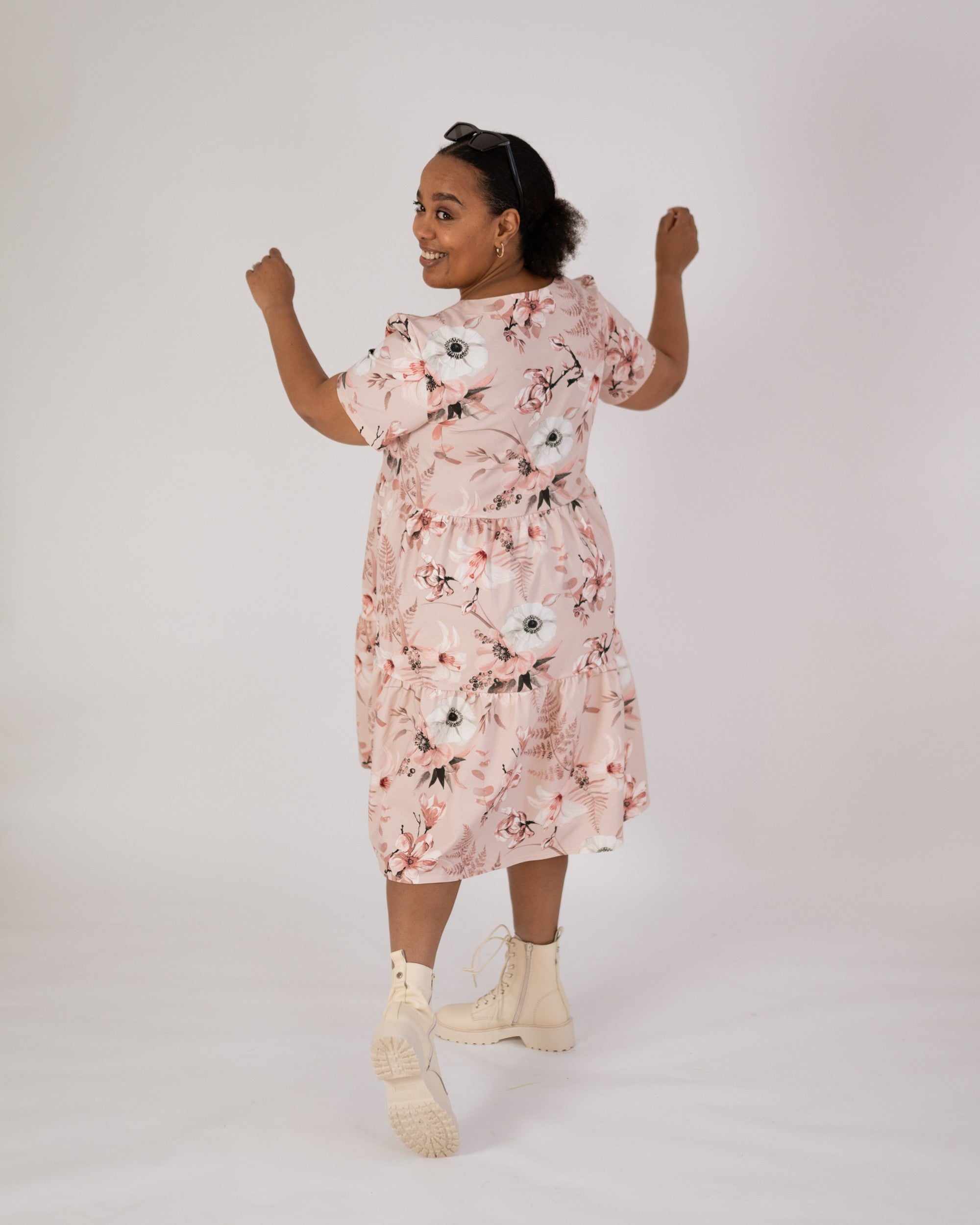 Kerrosmekko, Rose Lily