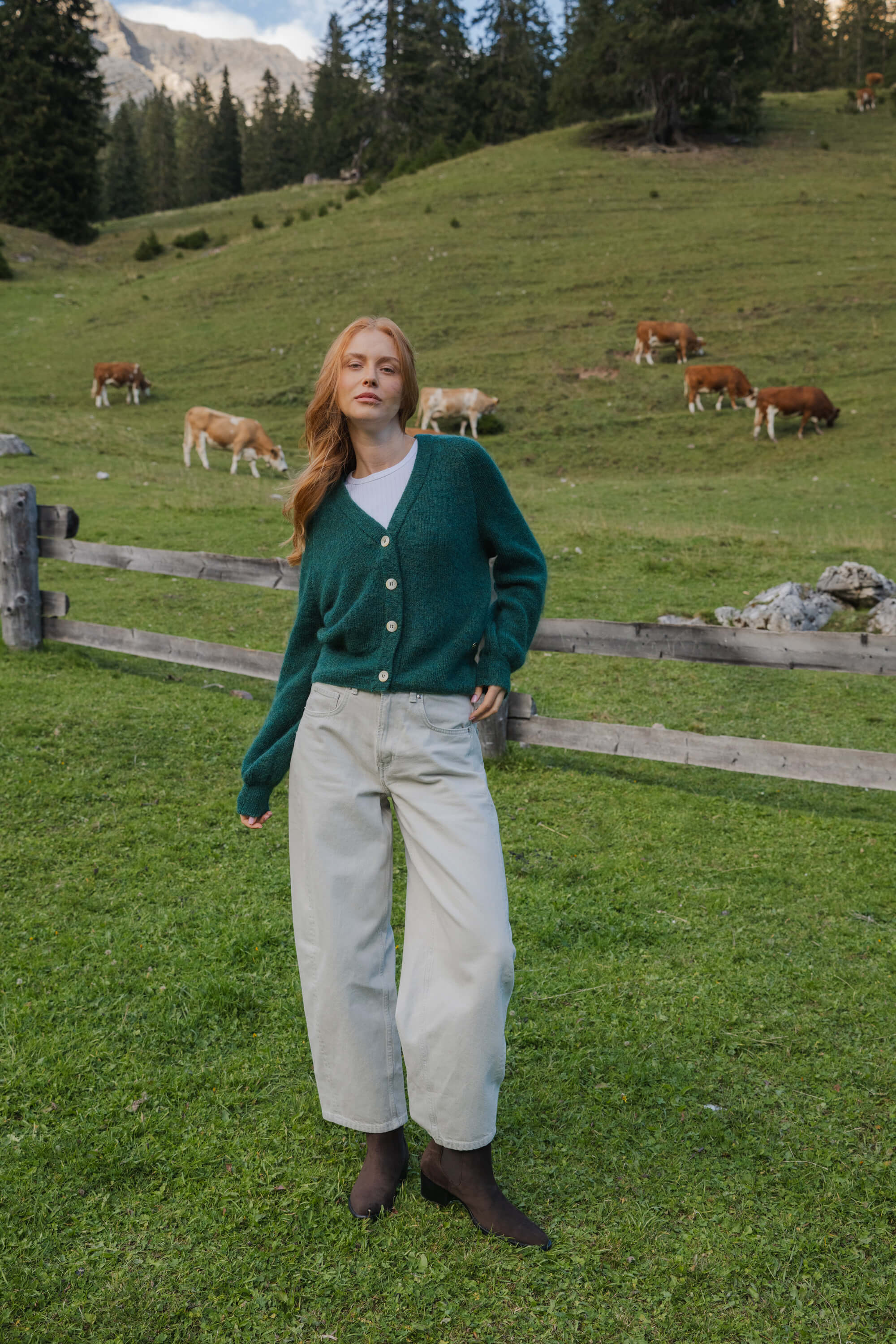 Elsie Cardigan, Pine