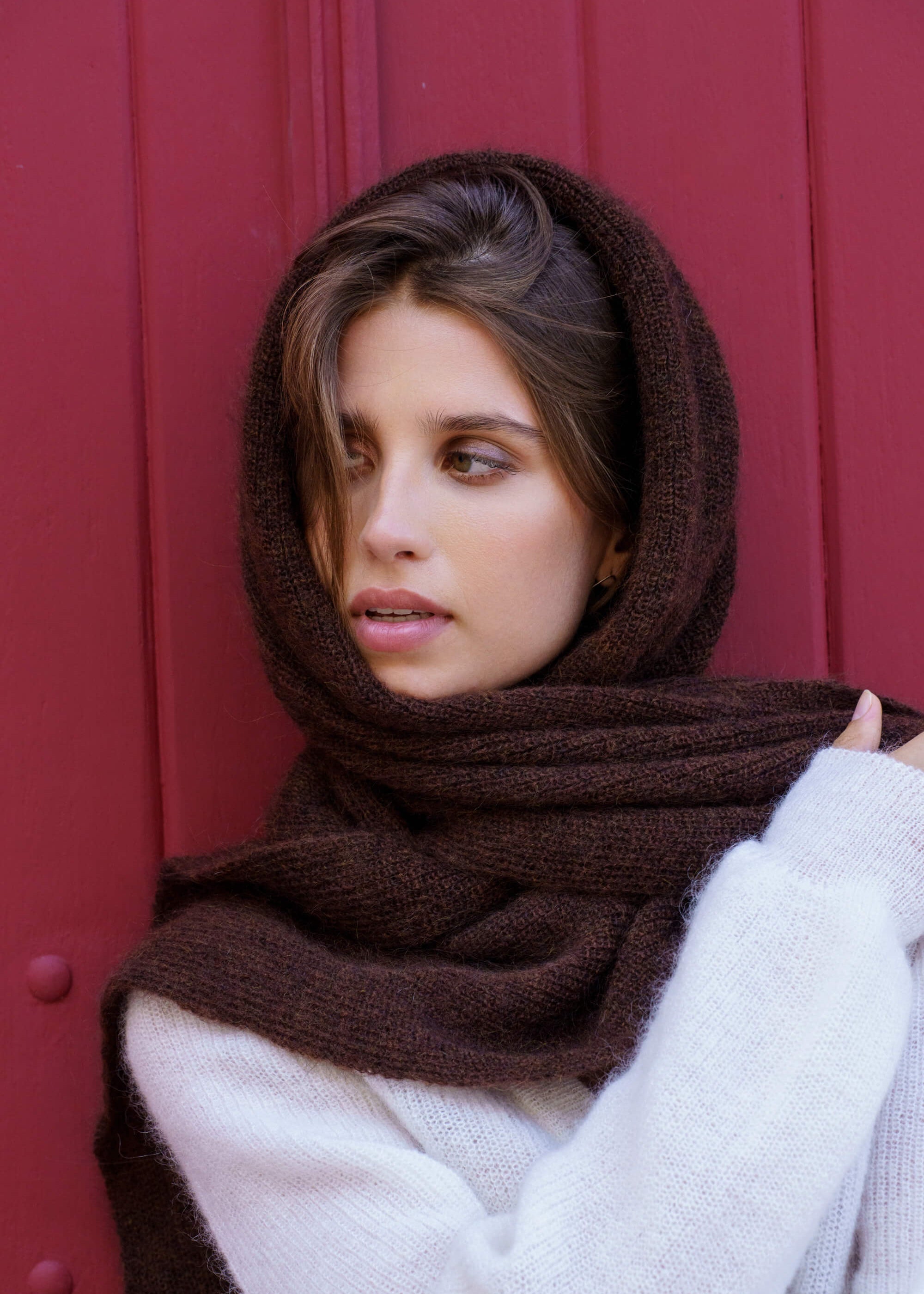 elsie-cardigan-snow-pippa-beanie-truffle-scarf-nakoa_2.jpg