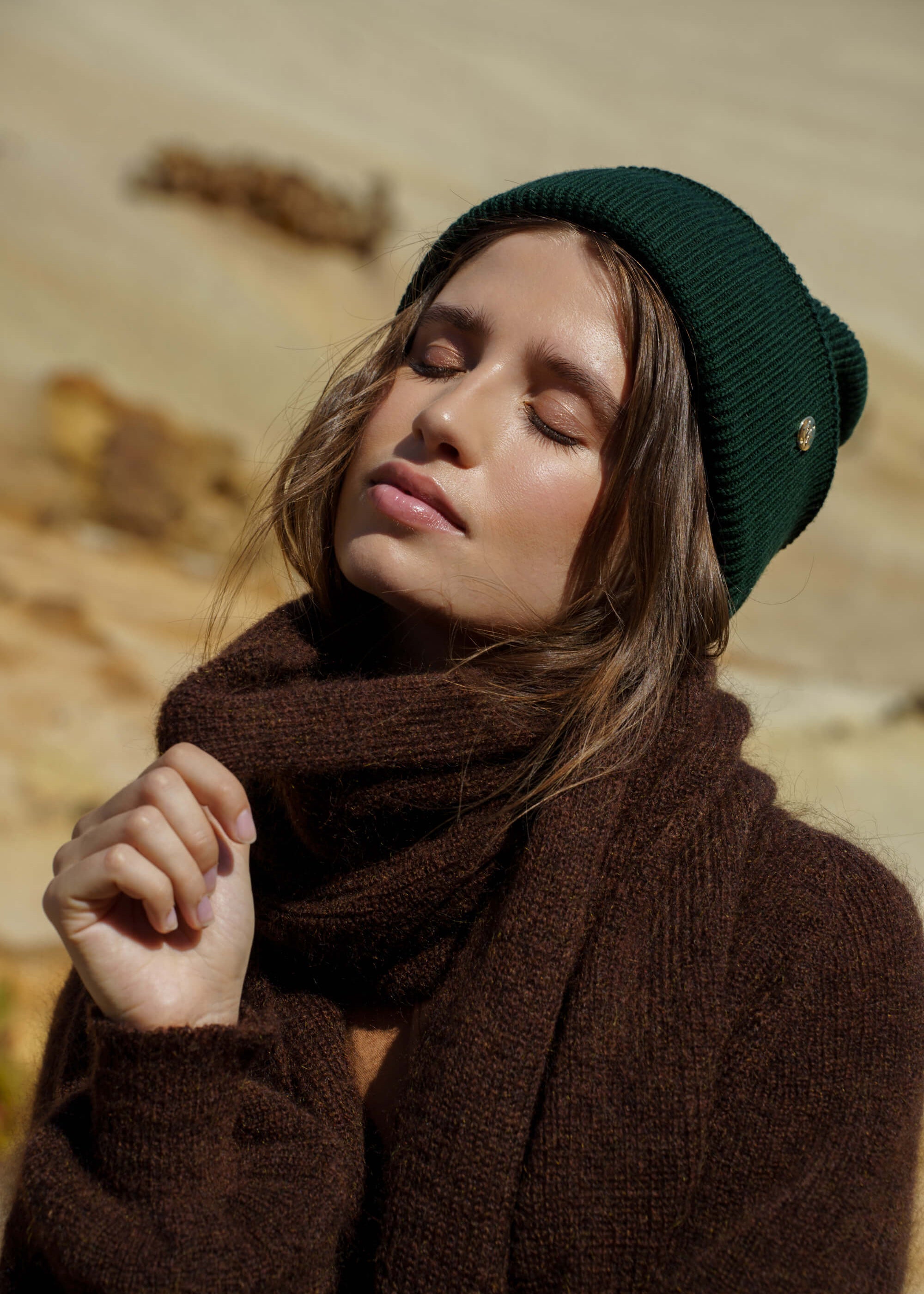elsie-cardigan-truffle-merino-beanie-forest-green-nakoa_2.jpg