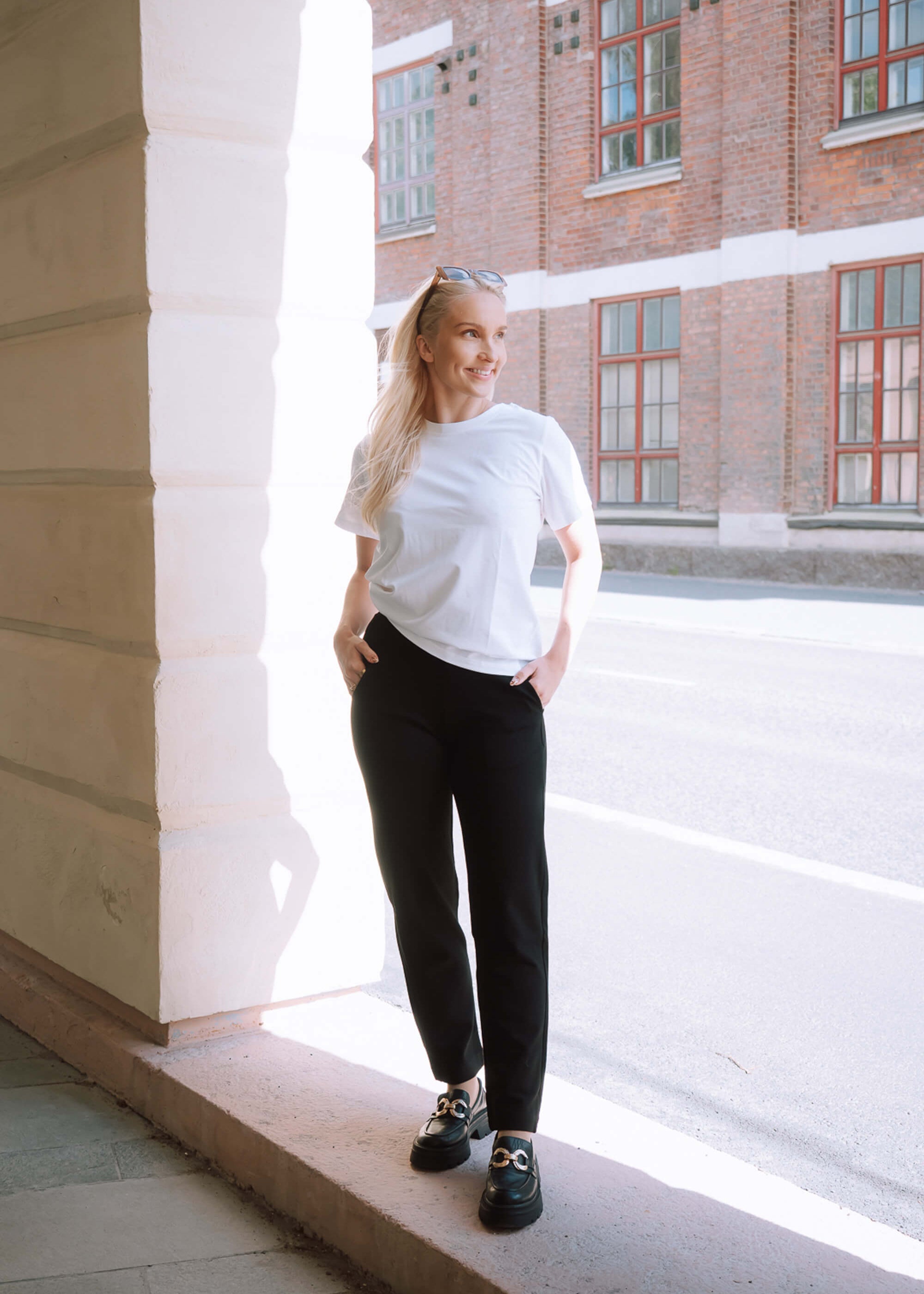 nakoa-comfy-straigt-pants-black-emilia-white_2.jpg