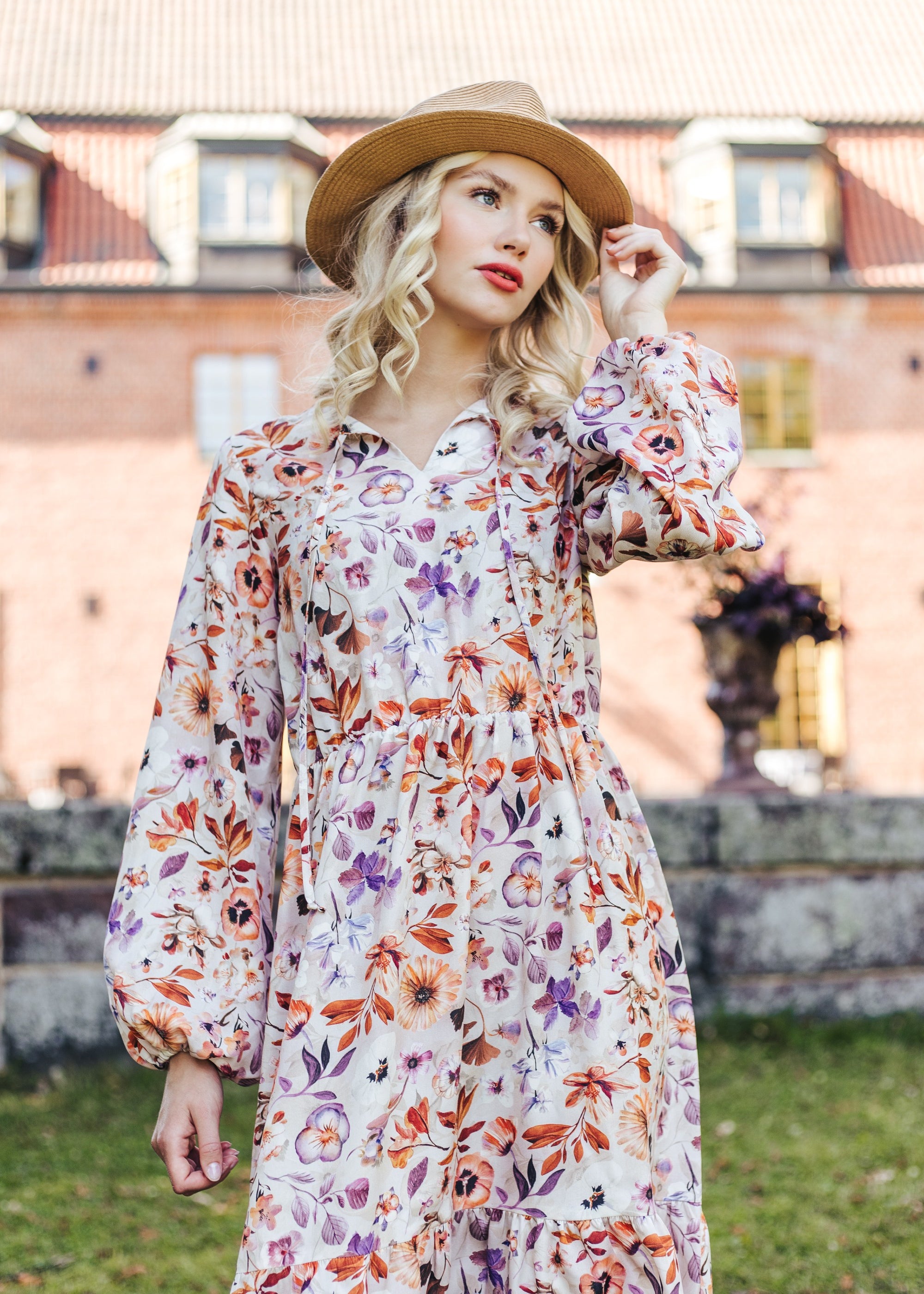 nakoa-daisies-ulrika-dress-aw23.jpg