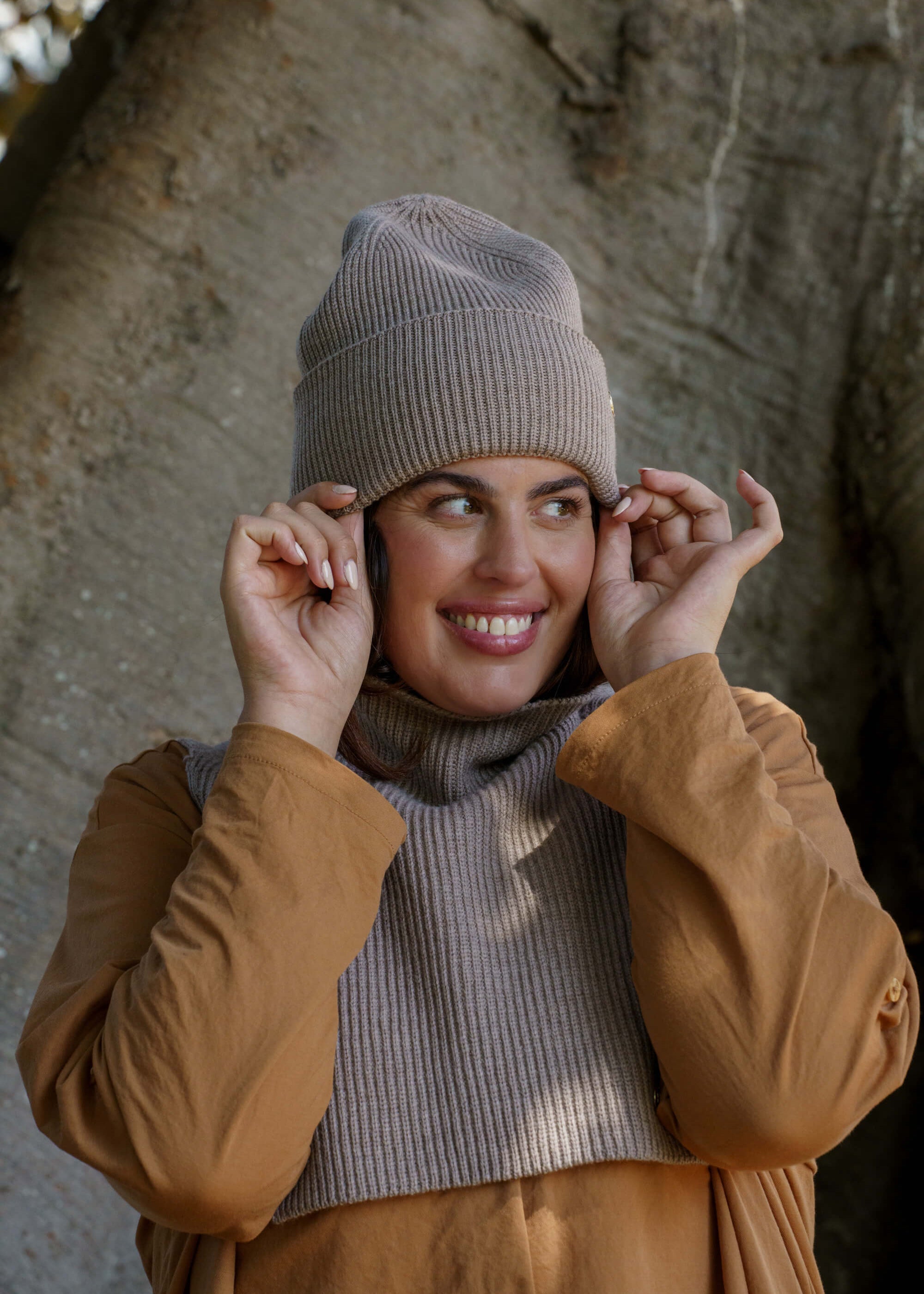 nakoa-merino-beanie-light-taupe-neck-warmer-kauluri_3.jpg