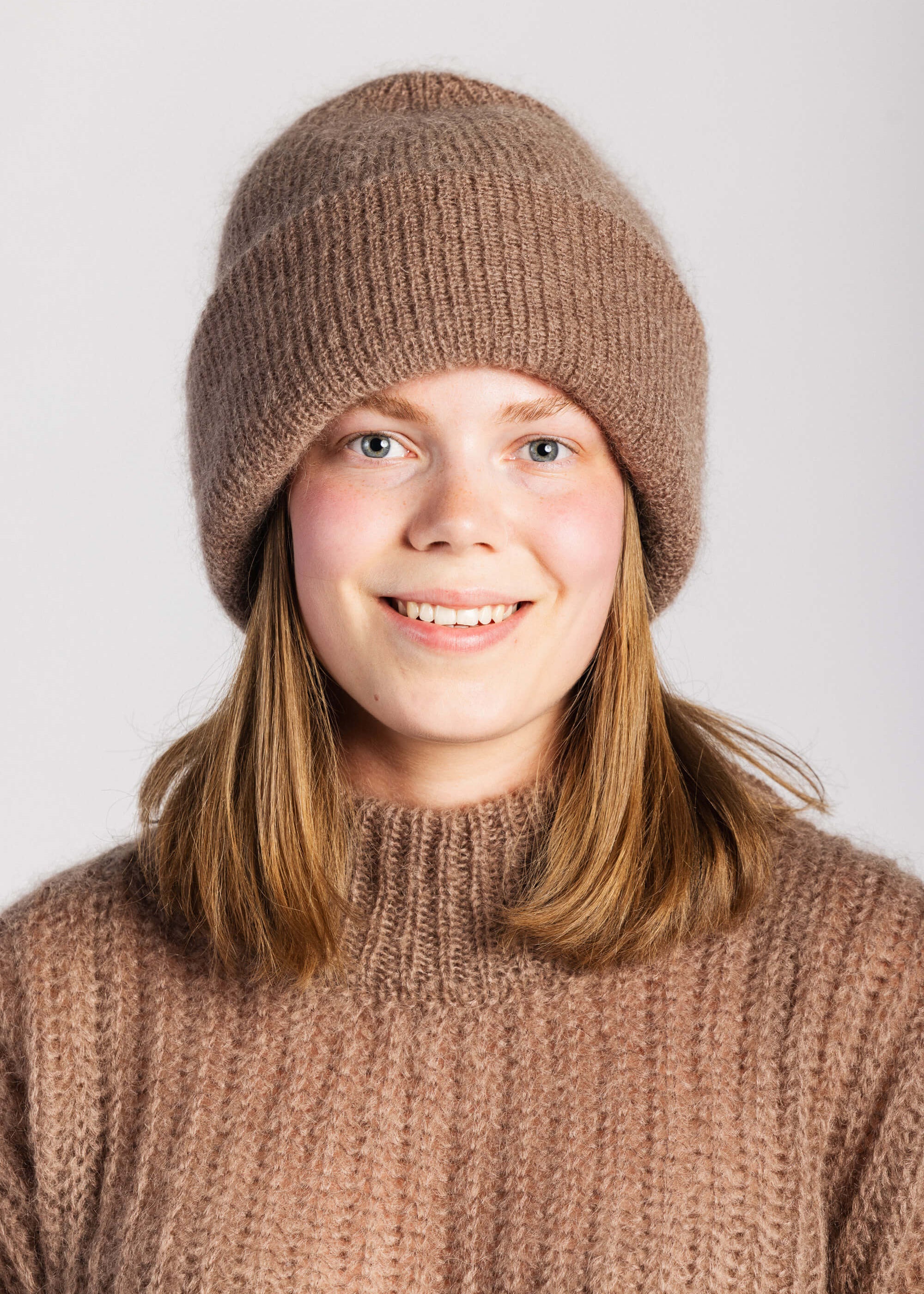 nakoa-smoky-taupe-mohair-beanie_3.jpg